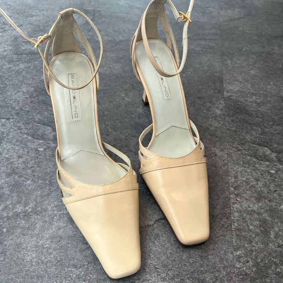 Genuine leather cream heels - Picture 4 of 9